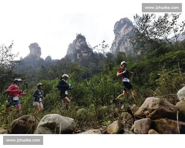 2025 司特拉越野跑张家界开跑:25 国选手决战武陵源 2025 司特拉越野跑张家界开跑:25 国选手决战武陵源