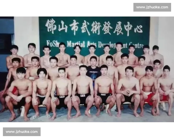 2000 散打王经典:程志刚接腿反击显锋芒 2000 散打王经典:程志刚接腿反击显锋芒