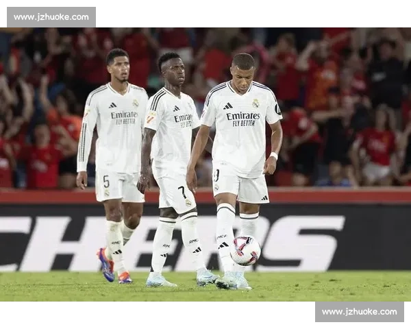 17.6 亿欧对决!皇马巴萨写足坛最贵首发史 17.6 亿欧对决!皇马巴萨写足坛最贵首发史